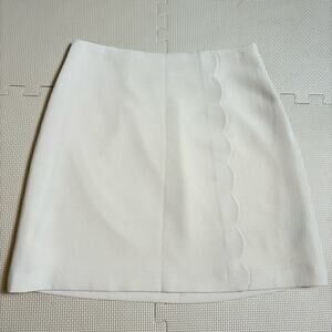 Club Monaco Beige Mini Skirt Women’s Size 8 Scallop Hem Workwear Minimalist